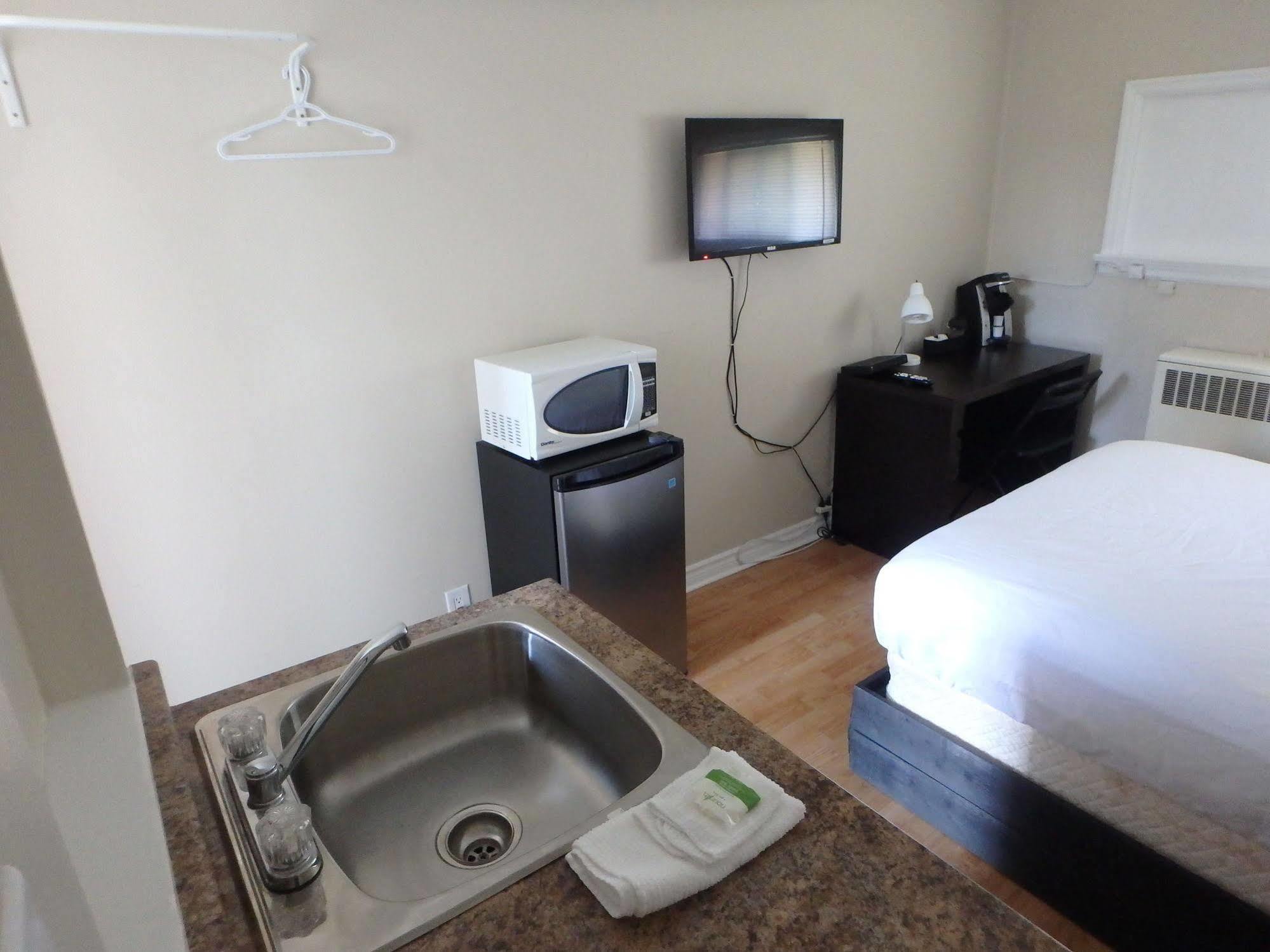 Wheel Inn Motel New Liskeard Buitenkant foto