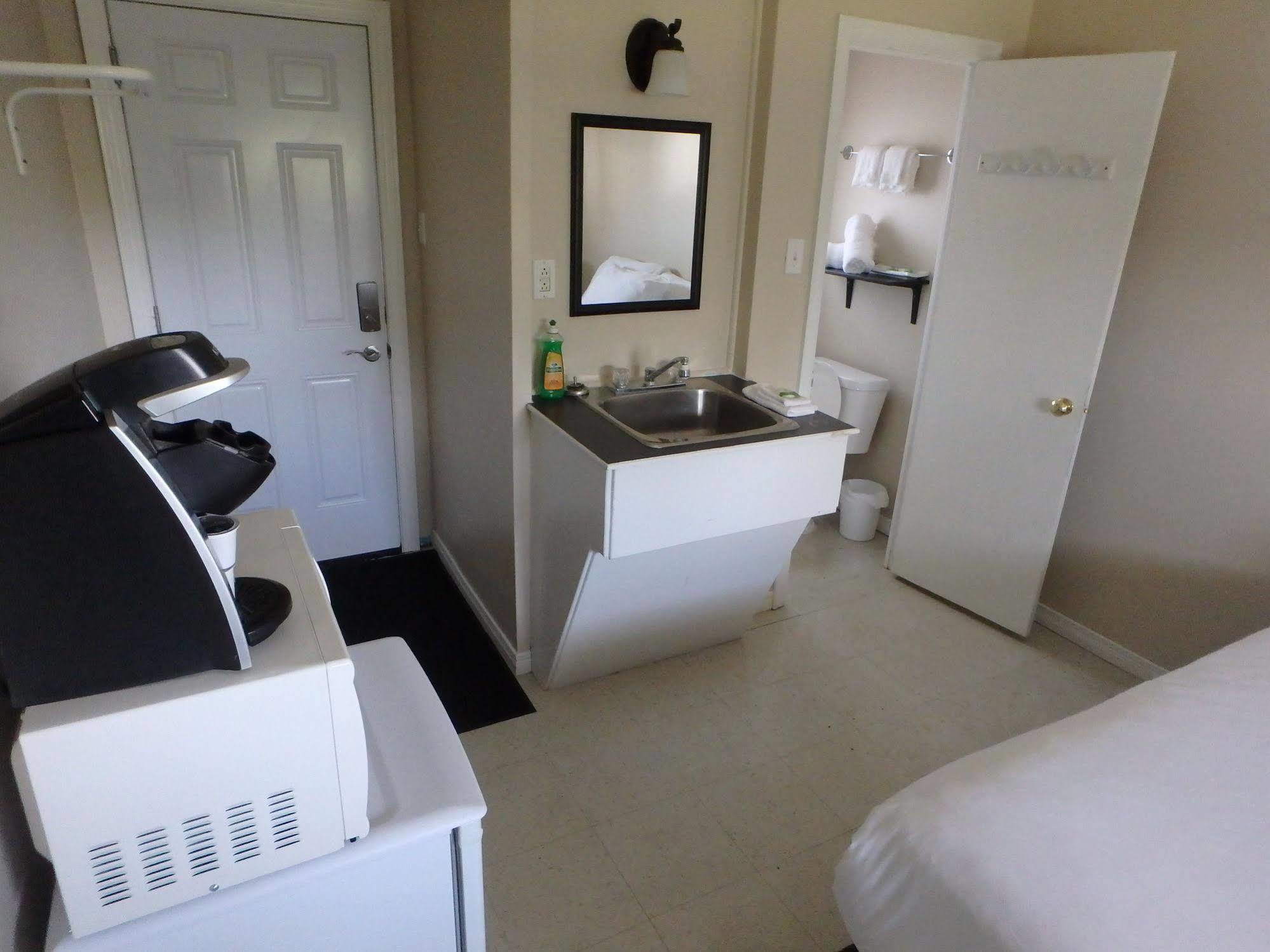 Wheel Inn Motel New Liskeard Buitenkant foto