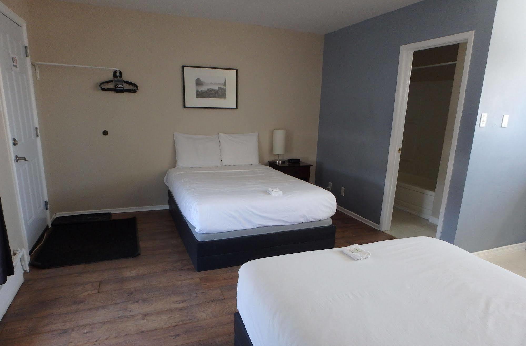 Wheel Inn Motel New Liskeard Buitenkant foto
