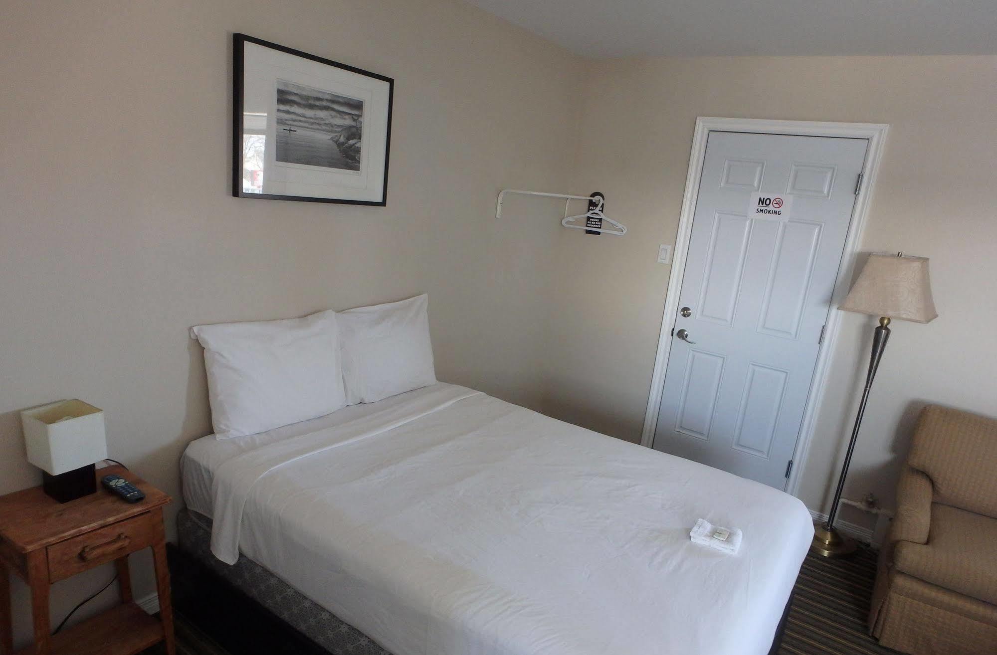 Wheel Inn Motel New Liskeard Buitenkant foto