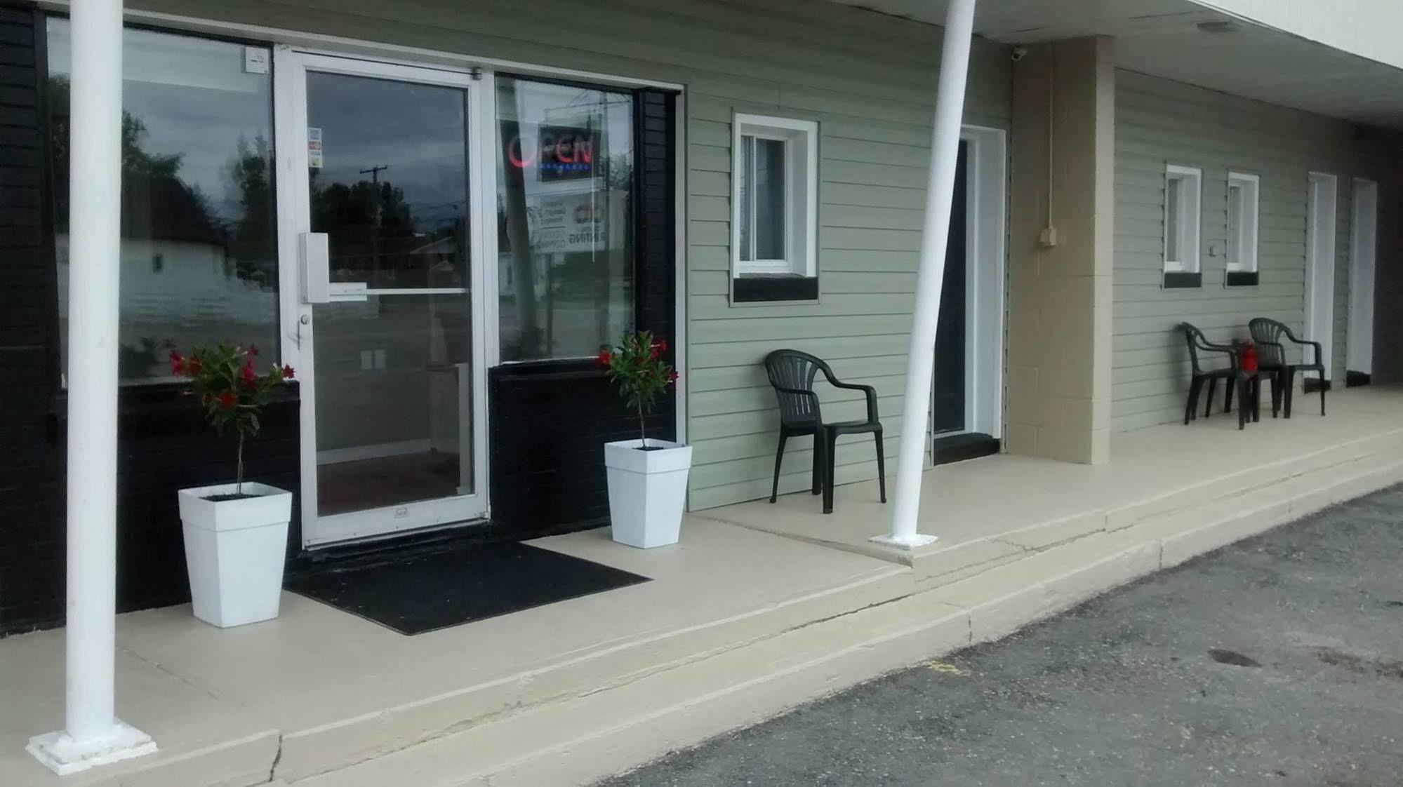 Wheel Inn Motel New Liskeard Buitenkant foto